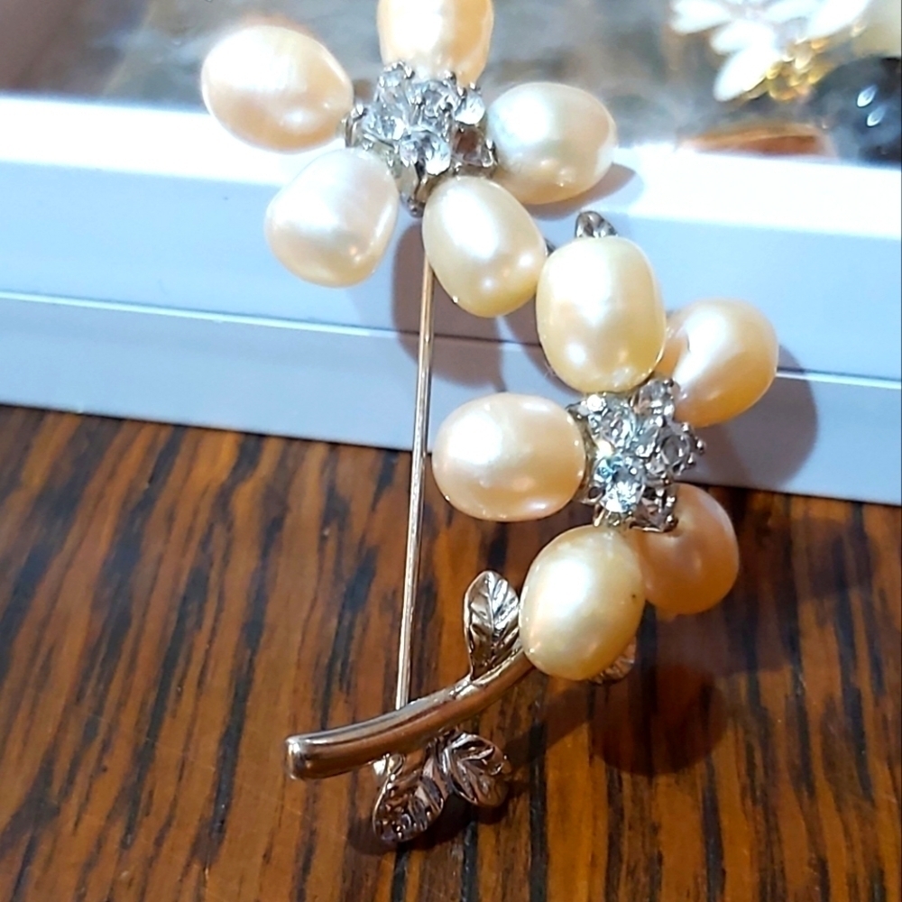 VINTAGE PEARL&RHINESTONE  BROOCH